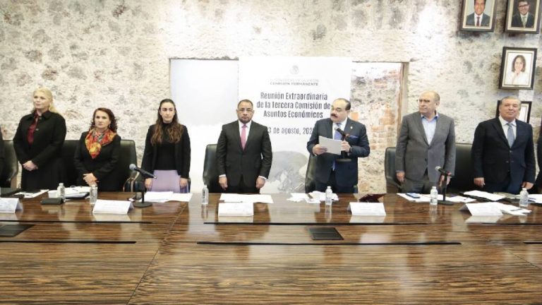 Congreso ratifica a Omar Reyes Colmenares en la UIF y a María Bonilla en Hacienda
