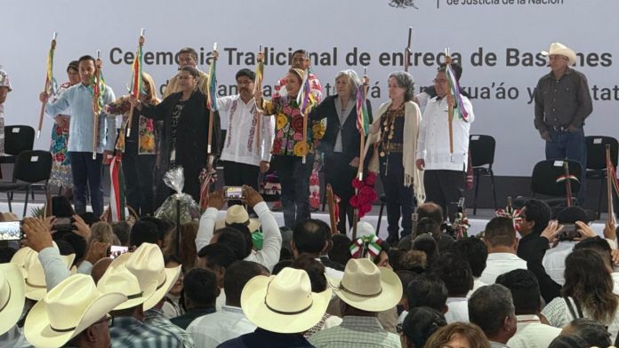 Ceremonia ancestral- La SCJN recibe el bastón de mando de pueblos originarios Ceremonia ancestral: La SCJN recibe el bastón de mando de pueblos originarios