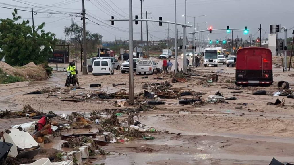 Desgaje de cerro en Cabo San Lucas: Lluvias de Lorena causaron el incidente sin heridos