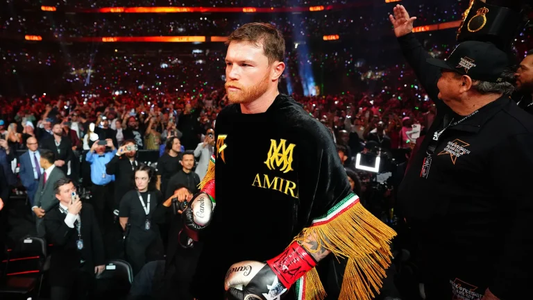 El Canelo Álvarez agradece el cariño incondicional de su público y familia tras la derrota en Las Vegas