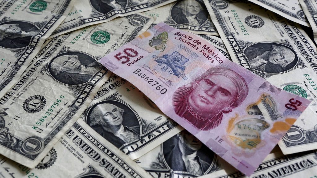 El peso gana terreno al dólar por posible recorte de la fed en Estados Unidos