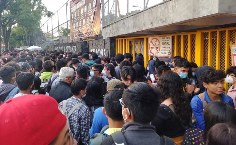 Encapuchados toman Prepa 5 en CDMX exigiendo más seguridad