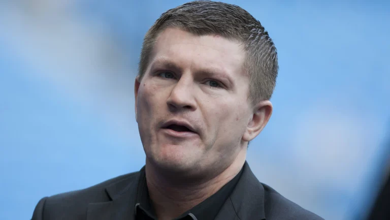 Hallan sin vida a Ricky Hatton, el "Hitman" que preparaba su regreso