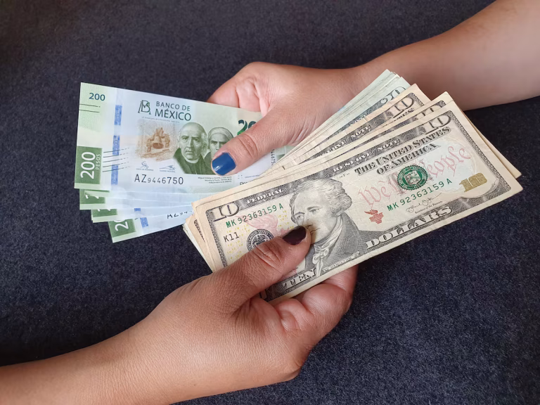 Inflación en Estados Unidos impulsa al peso mexicano: Cotización hoy