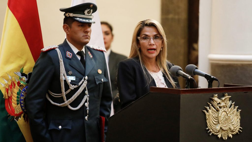 Jeanine Áñez recibe libertad por genocidio pero seguirá en prisión