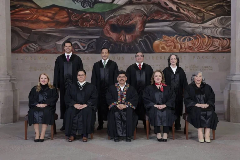 La nueva corte de nueve ministros revela su primera fotografía oficial