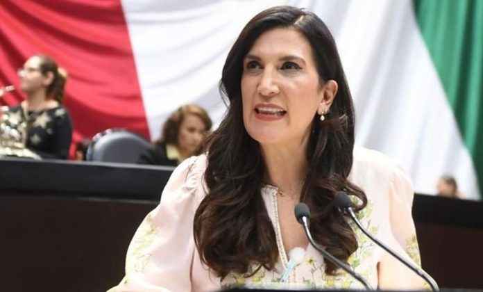 La nueva líder de diputados, Kenia López Rabadán: Honor y resultados