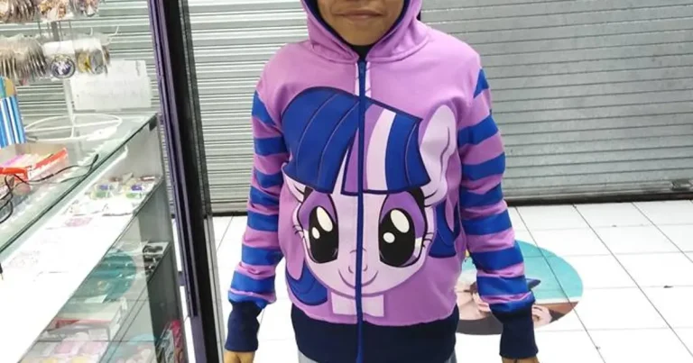 La reaparición de "el chico pony": Del acoso viral al triunfo resiliente