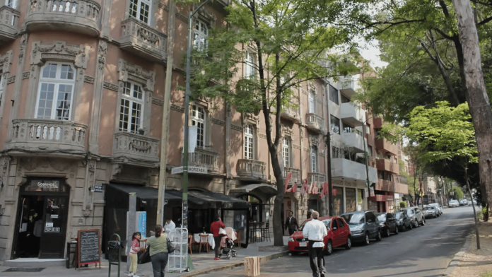 Mujer apuñalada en la Condesa; detienen a su pareja Mujer apuñalada en la Condesa; detienen a su pareja