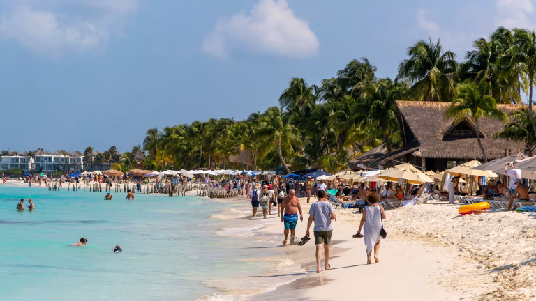 Playas gratuitas: Aprueban prohibición de cobro por acceso en México