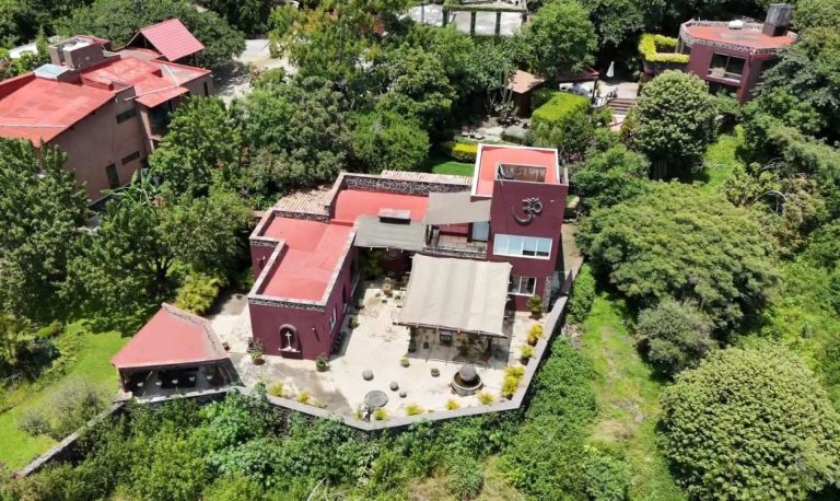 Polémica por la casa de Fernández Noroña en Tepoztlán sin registro catastral
