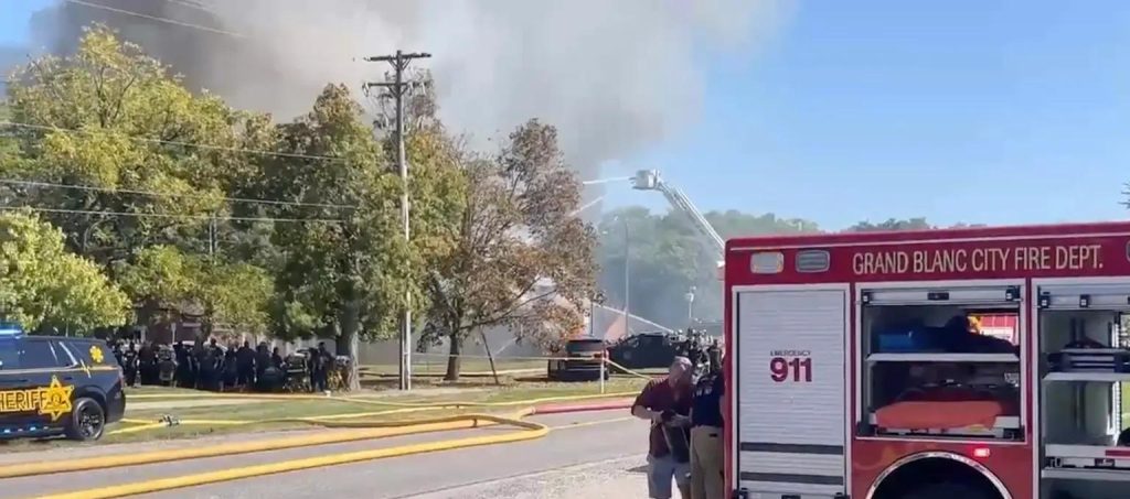 Tiroteo e Incendio en Iglesia de Michigan: Múltiples Víctimas