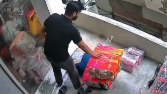 Tragedia en India- Distracción fatal causa caída al vacío de trabajador Tragedia en India: Distracción fatal causa caída al vacío de trabajador