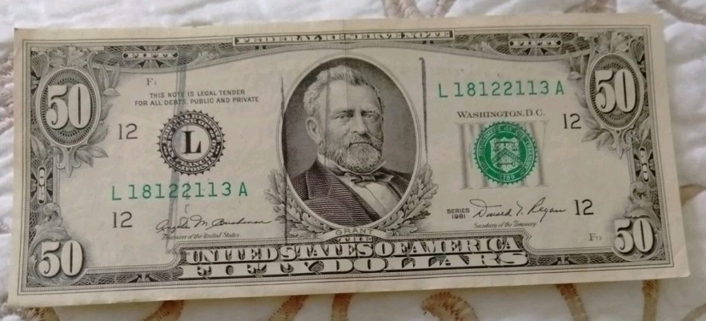 Un billete de 50 dólares con error de impresión se vende por 8 mil