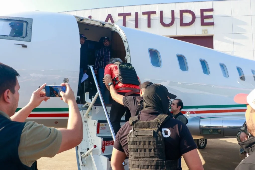 Vuelo de Hernán Bermúdez a México con escala en Colombia