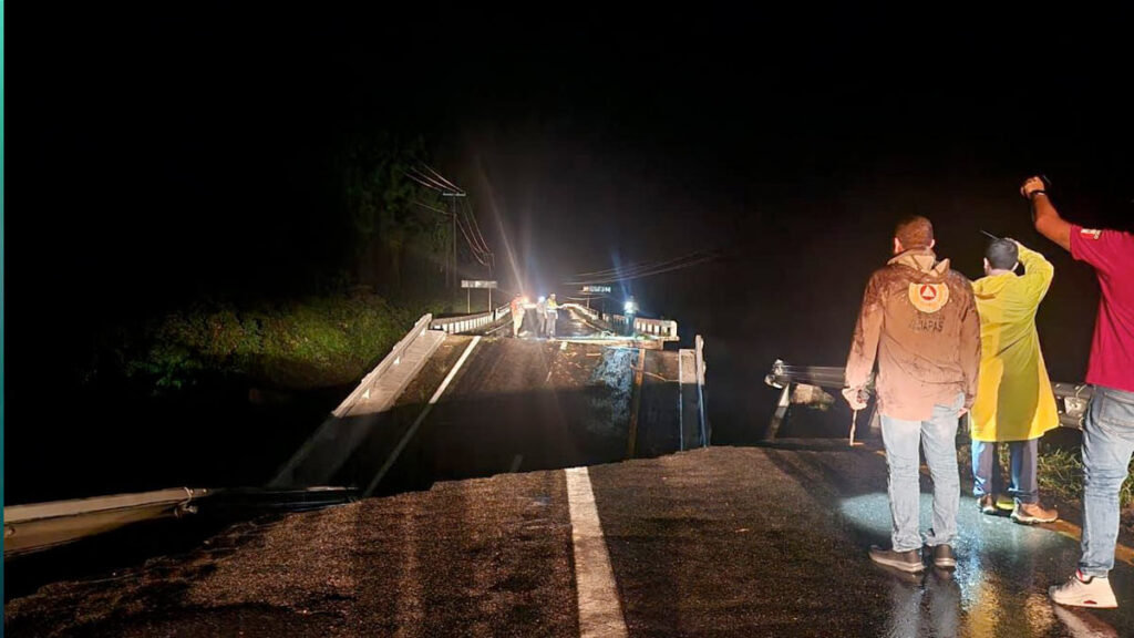 Colapso de puentes aísla comunidades en Chiapas por lluvias