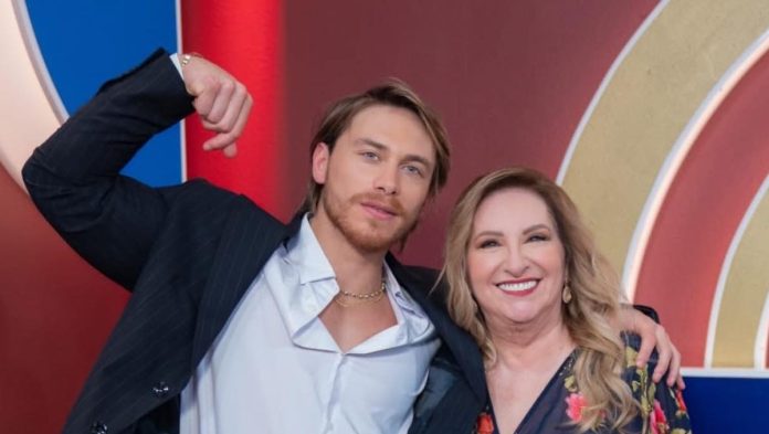 Abuelita de Aldo de Nigris golpea a fan con playera en Monterrey