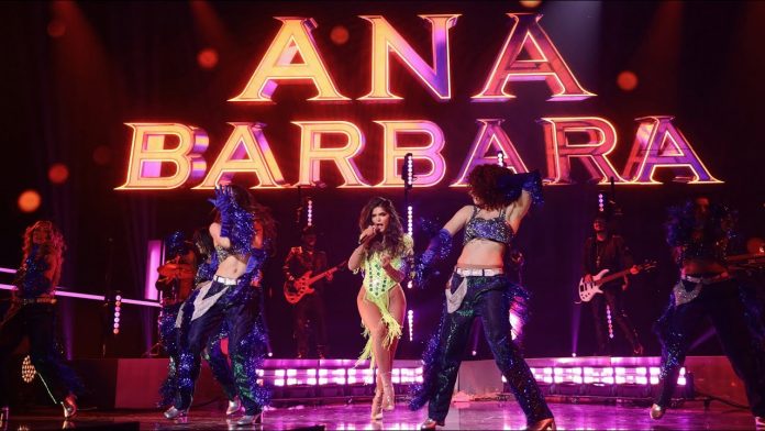 Ana Bárbara- Exhibida por aventar micrófono en pleno concierto Ana Bárbara: Exhibida por aventar micrófono en pleno concierto