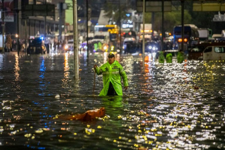 Ariadna Montiel: Revisión de apoyos tras inundaciones en Nezahualcóyotl