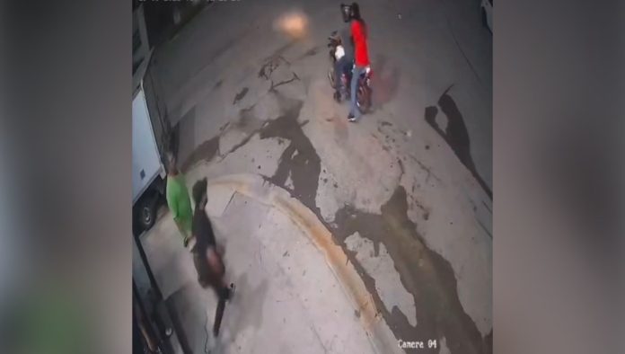 Asaltantes baleados por sus víctimas en Brasil: Video viral