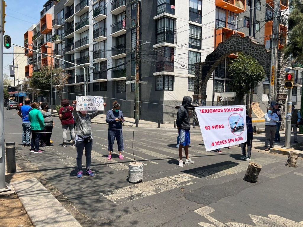 Bloqueo CDMX 2025: La agresión de una conductora rompe el cerco vecinal en Venustiano Carranza