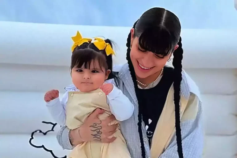 Cazzu enternece al cantar "Estrellita" con su hija Inti