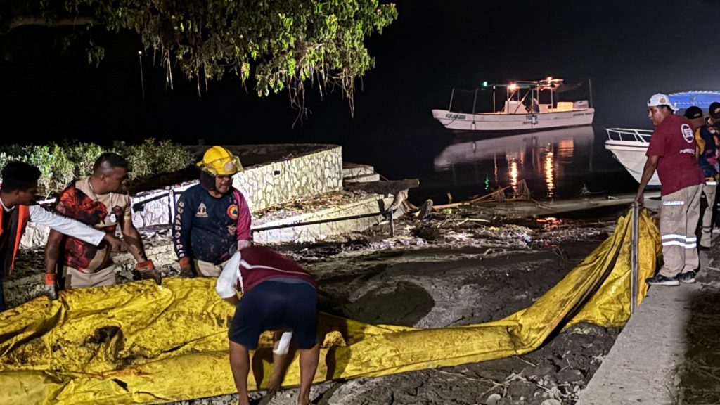 Derrame de petróleo en río Pantepec amenaza agua potable en Tuxpan