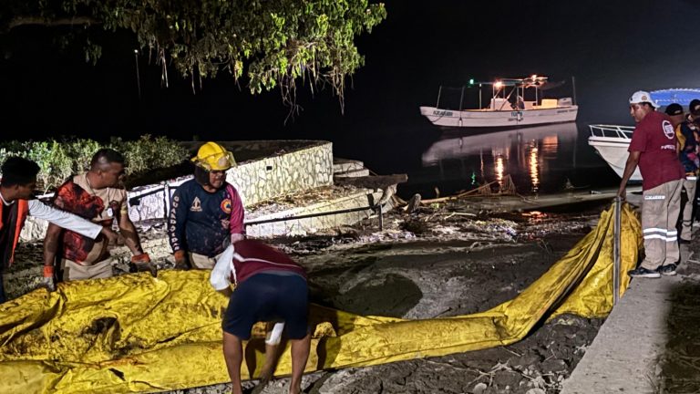 Derrame de petróleo en río Pantepec amenaza agua potable en Tuxpan