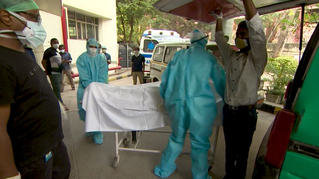 Doctora abofetea a padre en la India: El escándalo viral que expone la crisis de empatía