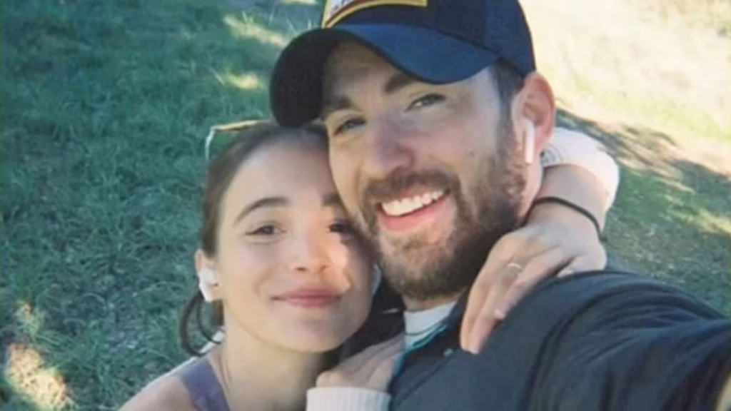 El Capitán América y Alba Baptista dan la bienvenida a su primer bebé