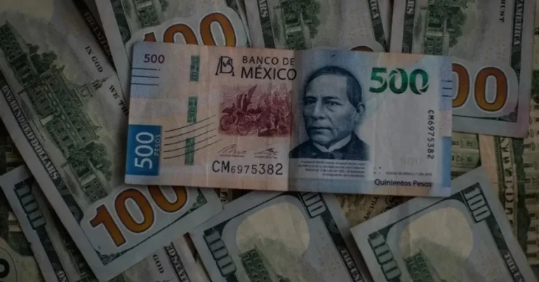 El doble golpe al peso mexicano: La contracción del PIB y el tono de Powell