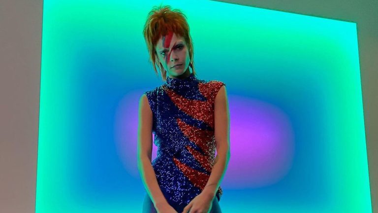 El tributo definitivo de Cara Delevingne a David Bowie en Halloween