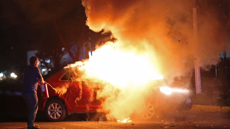 Extorsión y caos: $50 por agua y crimen organizado en bloqueos de Jalisco