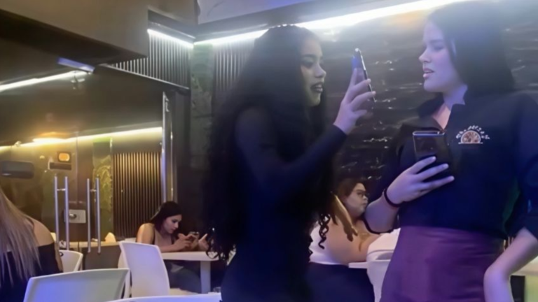Golpiza a mesera en Colombia: Celos desatan violencia Viral