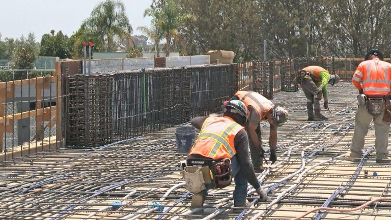 Impactante: Agreden con brutalidad a albañiles en asalto en Tijuana