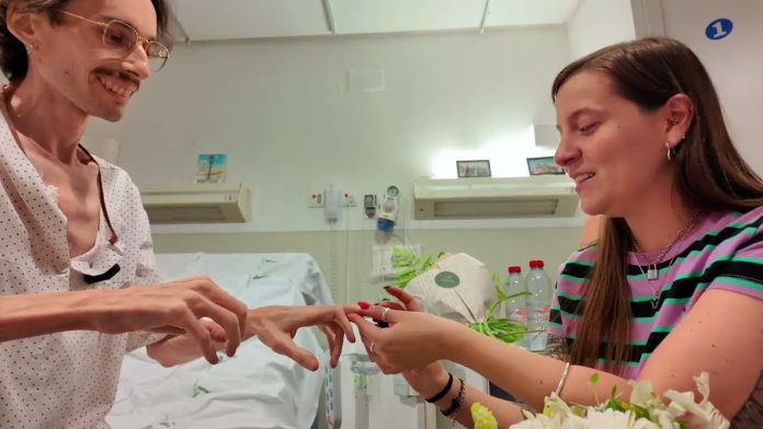 Influencer español con cáncer terminal se casa en el hospital Influencer español con cáncer terminal se casa en el hospital
