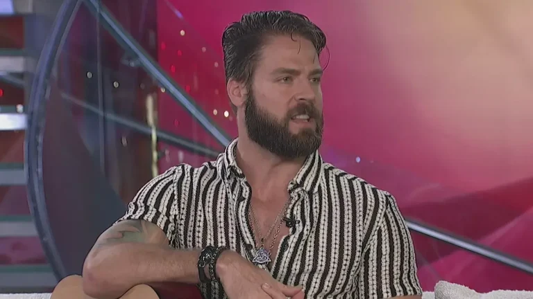 Jorge Losa sorprende en el Metro CDMX regalando flores: ¡Video!