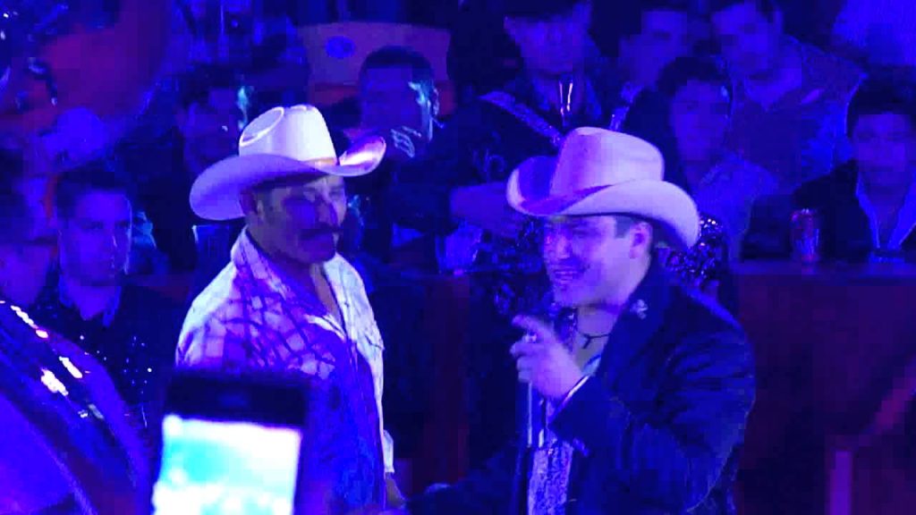 Julión Álvarez y su papá juntos en el Palenque de Guadalajara