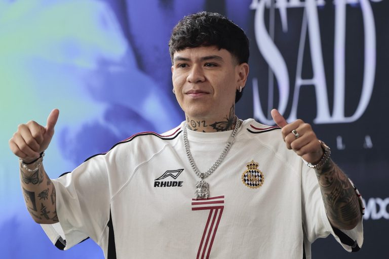 Junior H desafía la ley en Guadalajara: Multa y veto por cantar corridos