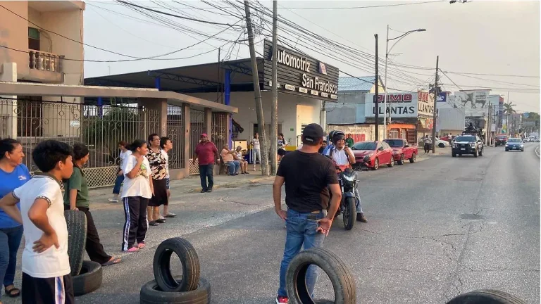Lluvias causan interrupciones y apagones en cinco estados de México
