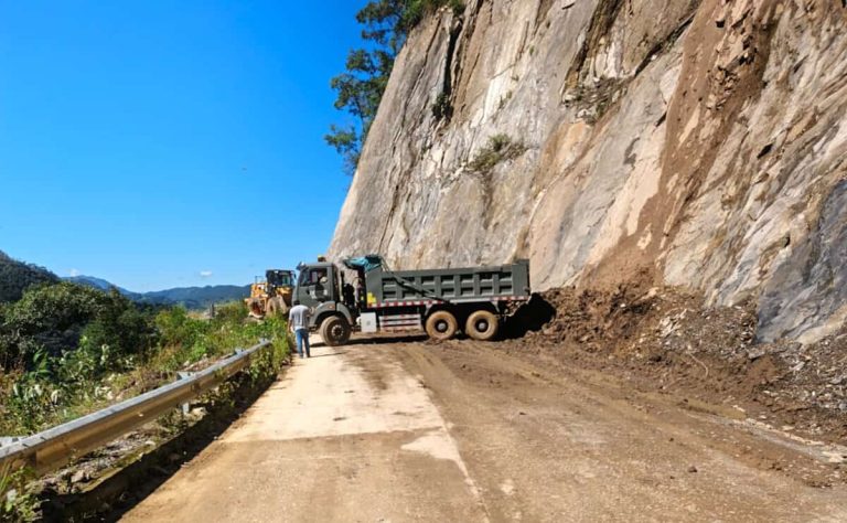 Lluvias torrenciales: Despliegan casi mil máquinas para resarcir daños