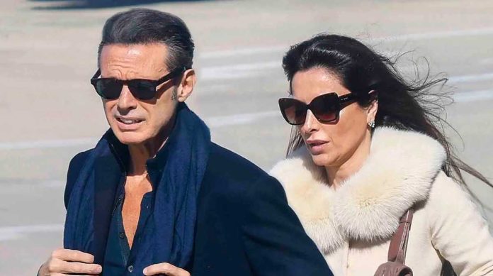 Luis Miguel sorprende con nuevo look junto a Paloma Cuevas
