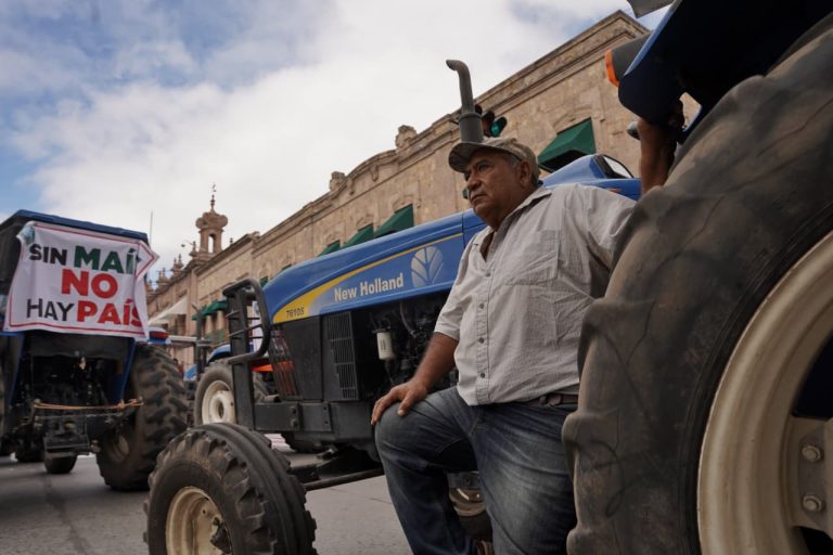 Michoacán: Campesinos extienden bloqueo en Panindícuaro tras rechazar acuerdo federal