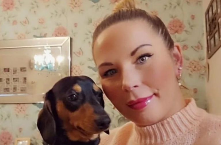 Mujer hallada muerta: Sus perros salchicha la devoraron en Reino Unido