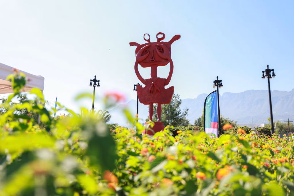 Niña Cangrejo: Nuevo símbolo cultural une San Pedro y Monterrey