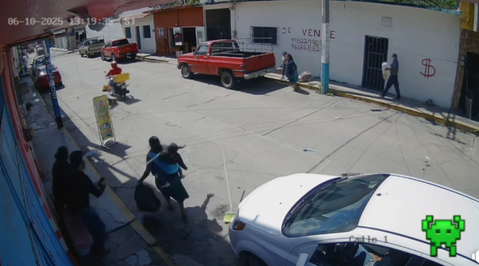 Niña se salva milagrosamente tras ser atropellada en Villaflores, Chiapas Niña se salva milagrosamente tras ser atropellada en Villaflores, Chiapas