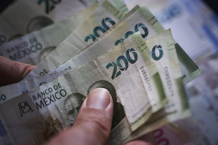 Por qué el peso mexicano se hunde a 18.43 pese al anuncio de Donald Trump Por qué el peso mexicano se hunde a 18.43 pese al anuncio de Donald Trump