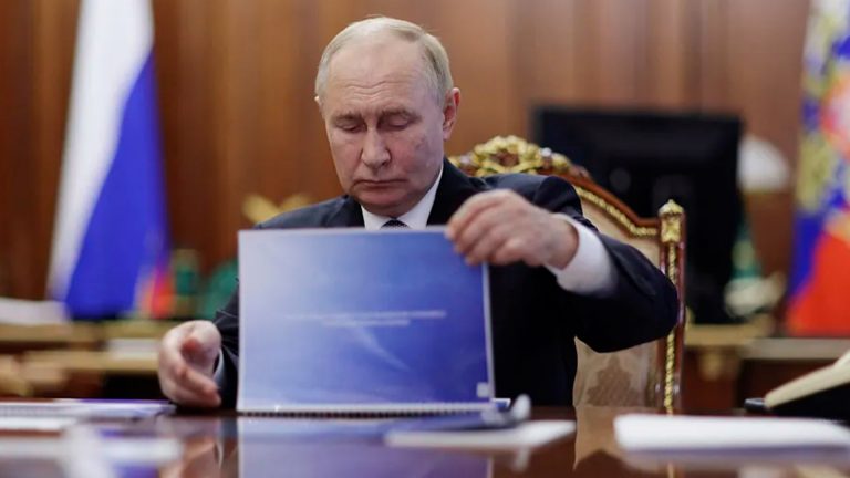 Putin presenta devastador misil nuclear mientras atacan Ucrania