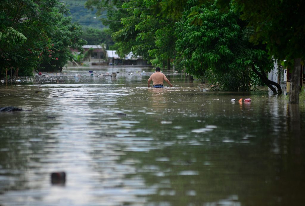 Raymond y Frente Frío 6 Azotan Veracruz con Lluvias Torrenciales