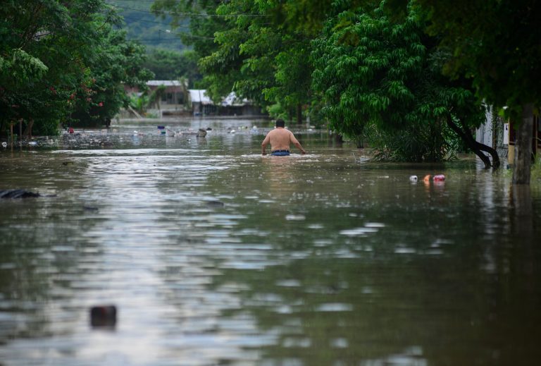 Raymond y Frente Frío 6 Azotan Veracruz con Lluvias Torrenciales